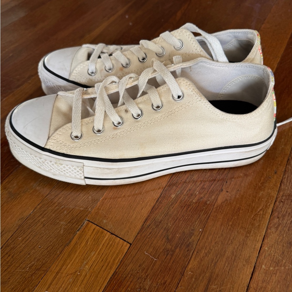 Women’s platform converse